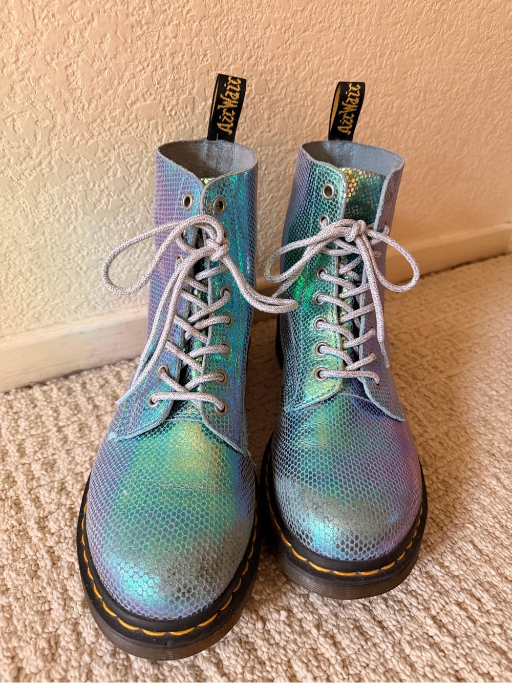 Dr. Martens Iridescent Teal Mermaid Scale Combat Boots w/iridescent laces Sz 10 - Picture 4 of 8